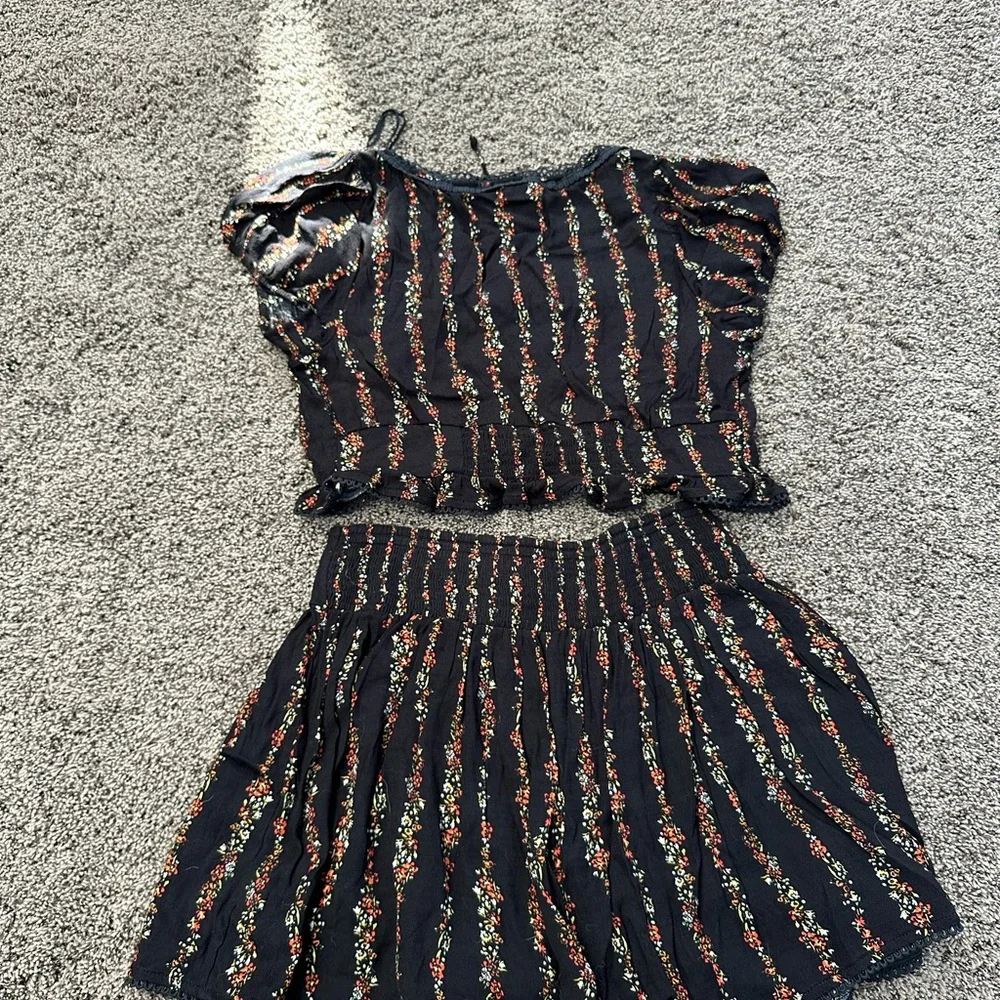 Free People Crop Top And Short Set Black With Floral Design Size Large - Picture 3 of 5